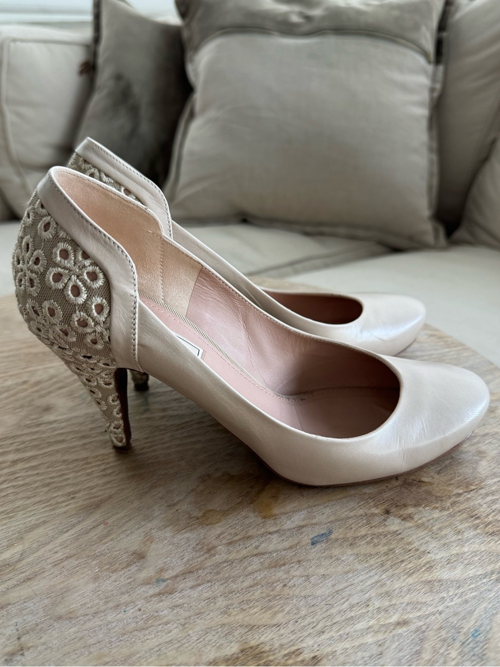 NINA RICCI Elegant Cream Leather Lace-Eyelet Accent Women’s Pumps Size 37.5